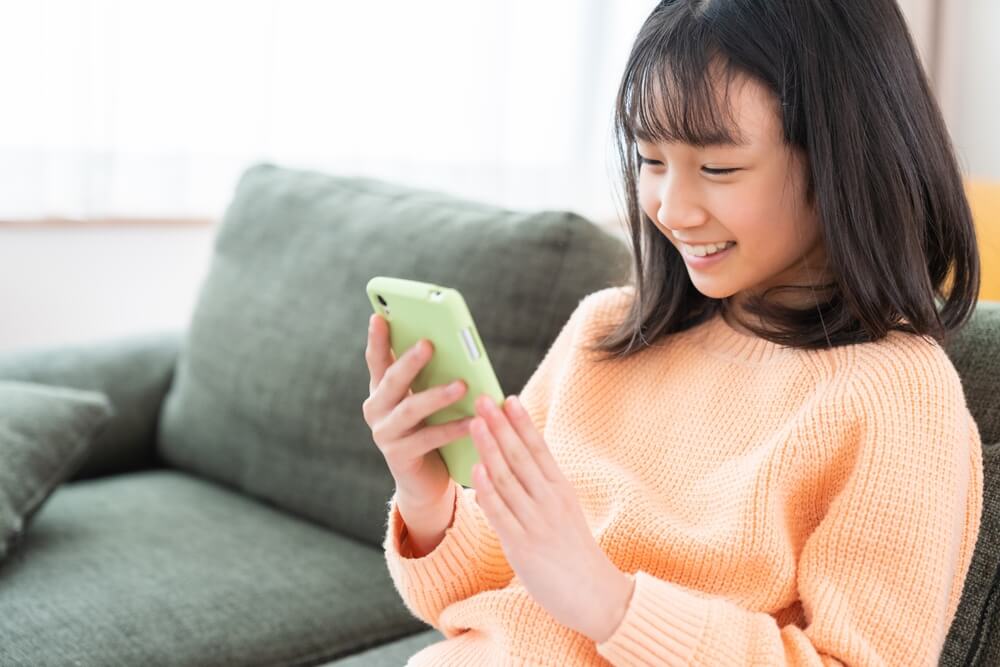 キッズスマホ市場が機能強化!AIによる安全管理サービスの将来性