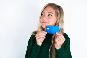 T-MOENY(Tマネー)ギフトカード買取の現金化でファミマで買い物がもっと楽しくなる