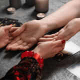 よっしー占いはトランプや直感で占うスタイル！YouTubeで占い動画を配信している