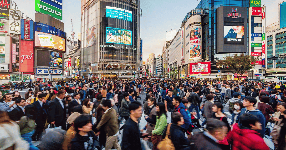 東京の人混みでの浮気調査